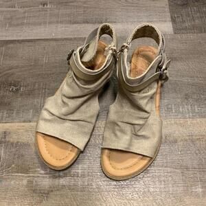 Blowfish Malibu Sandals Beige Canvas Sandals Size 7
